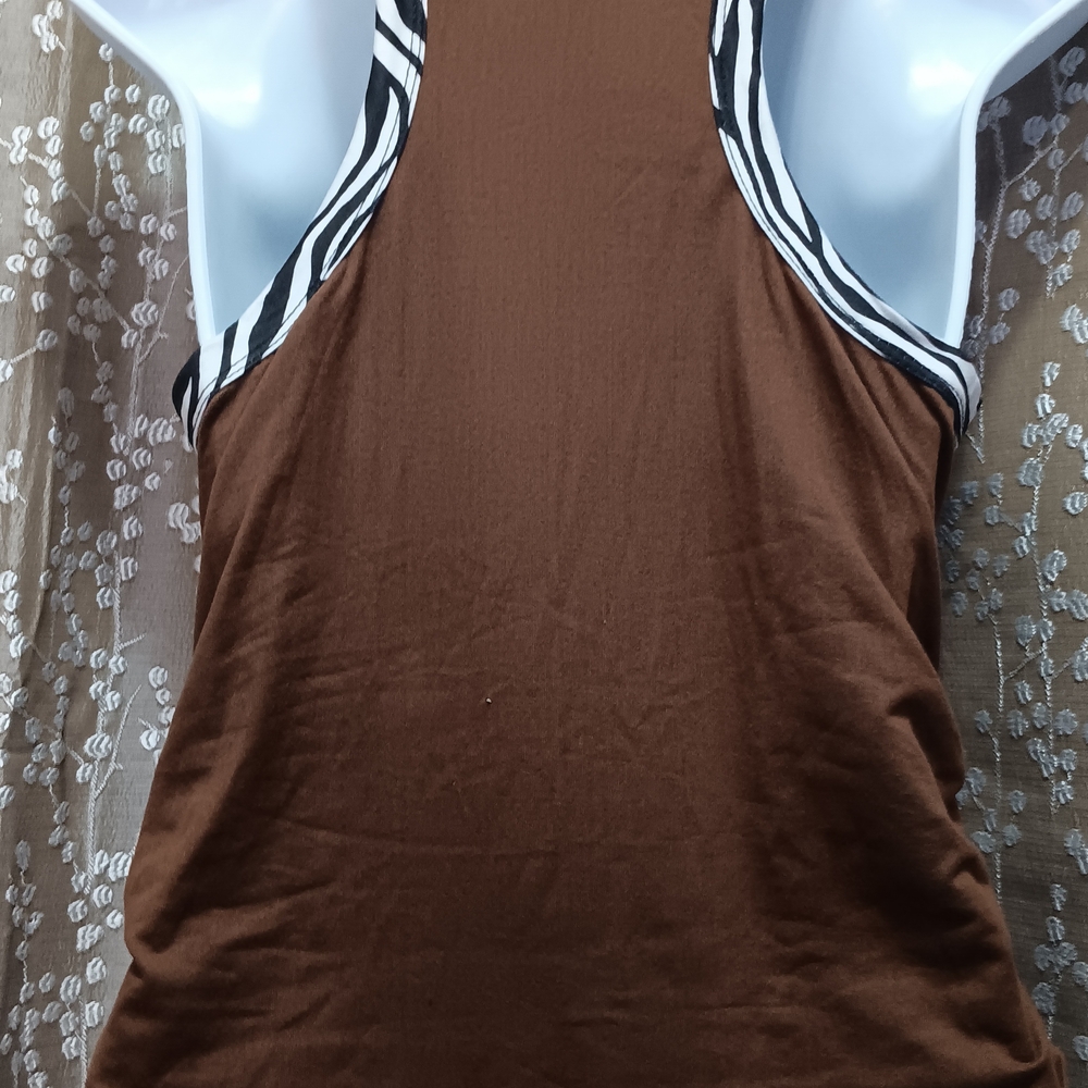 No Boundaries Brown Tank Top with Lucky Horseshoe - Picture 4 of 4